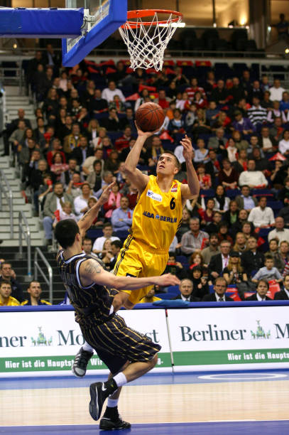 他们在中场 他们在中场