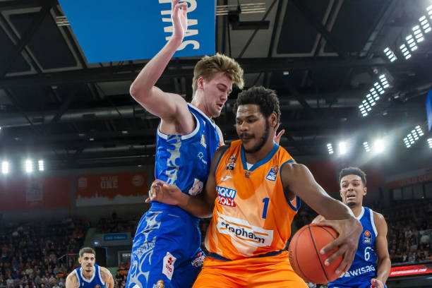 中屡创佳绩 中屡创佳绩