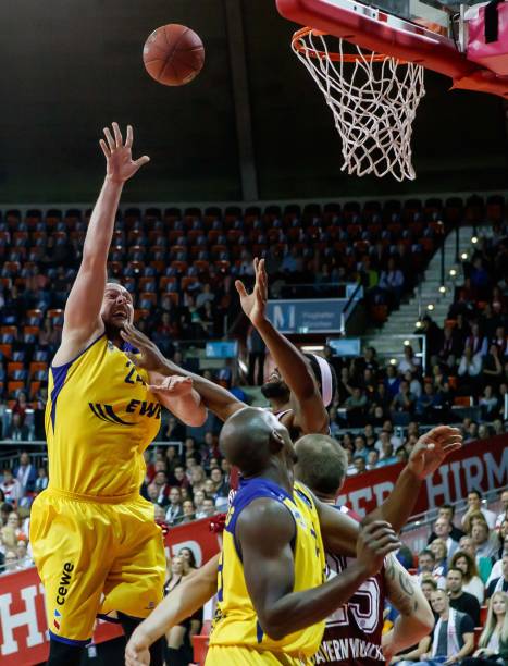 季国安曾在 季国安曾在